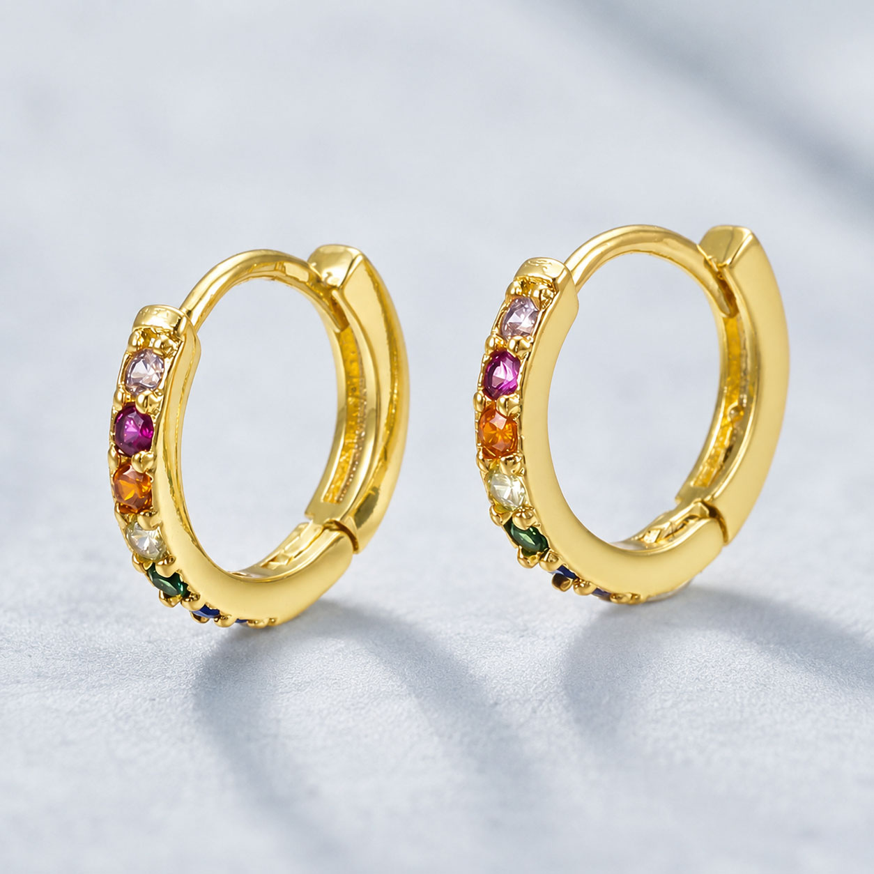 Aros Argolla con  Cubic Zirconia  Coloridos Baño de Oro 18k