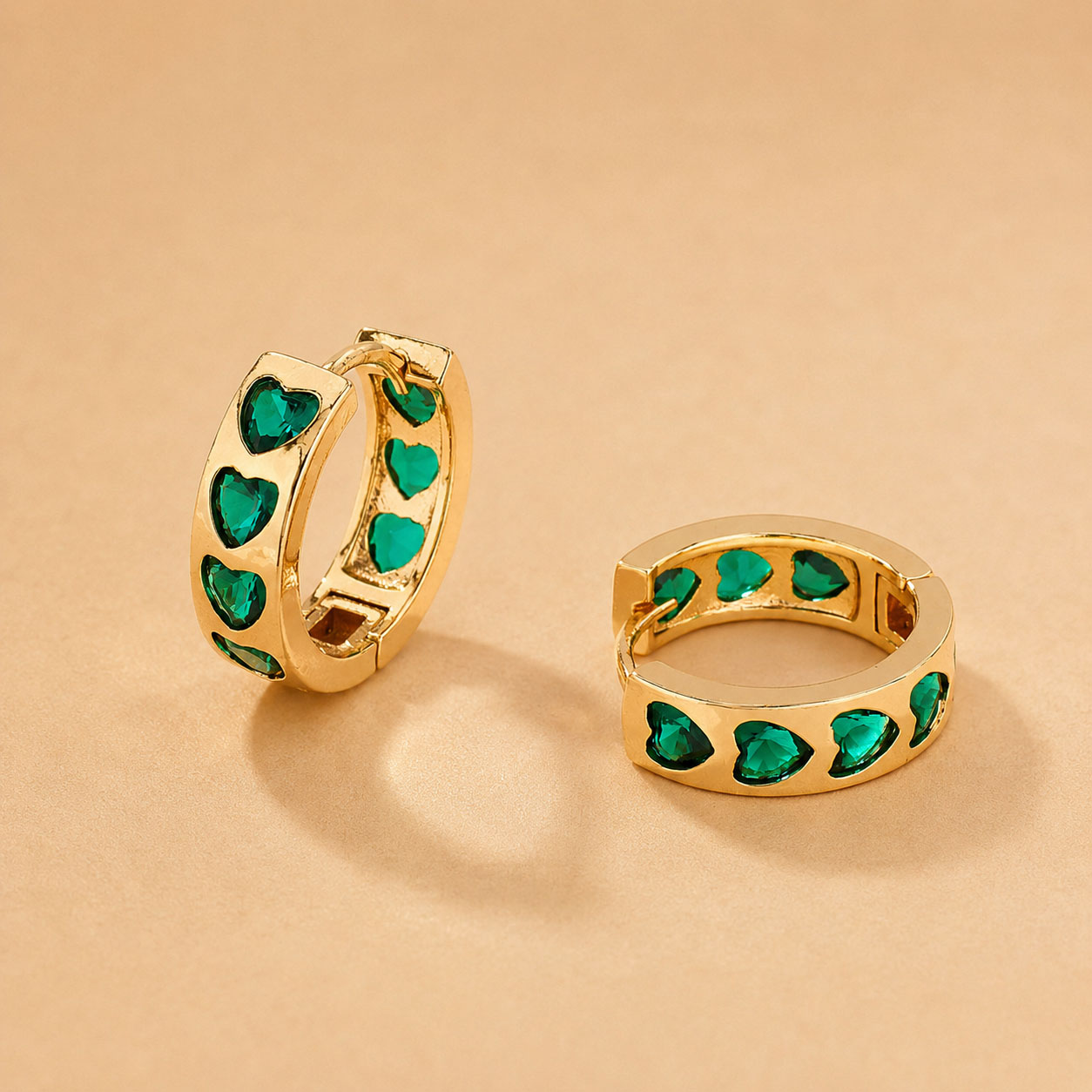 Aros  Argolla con Cristales Corazón  Dorados