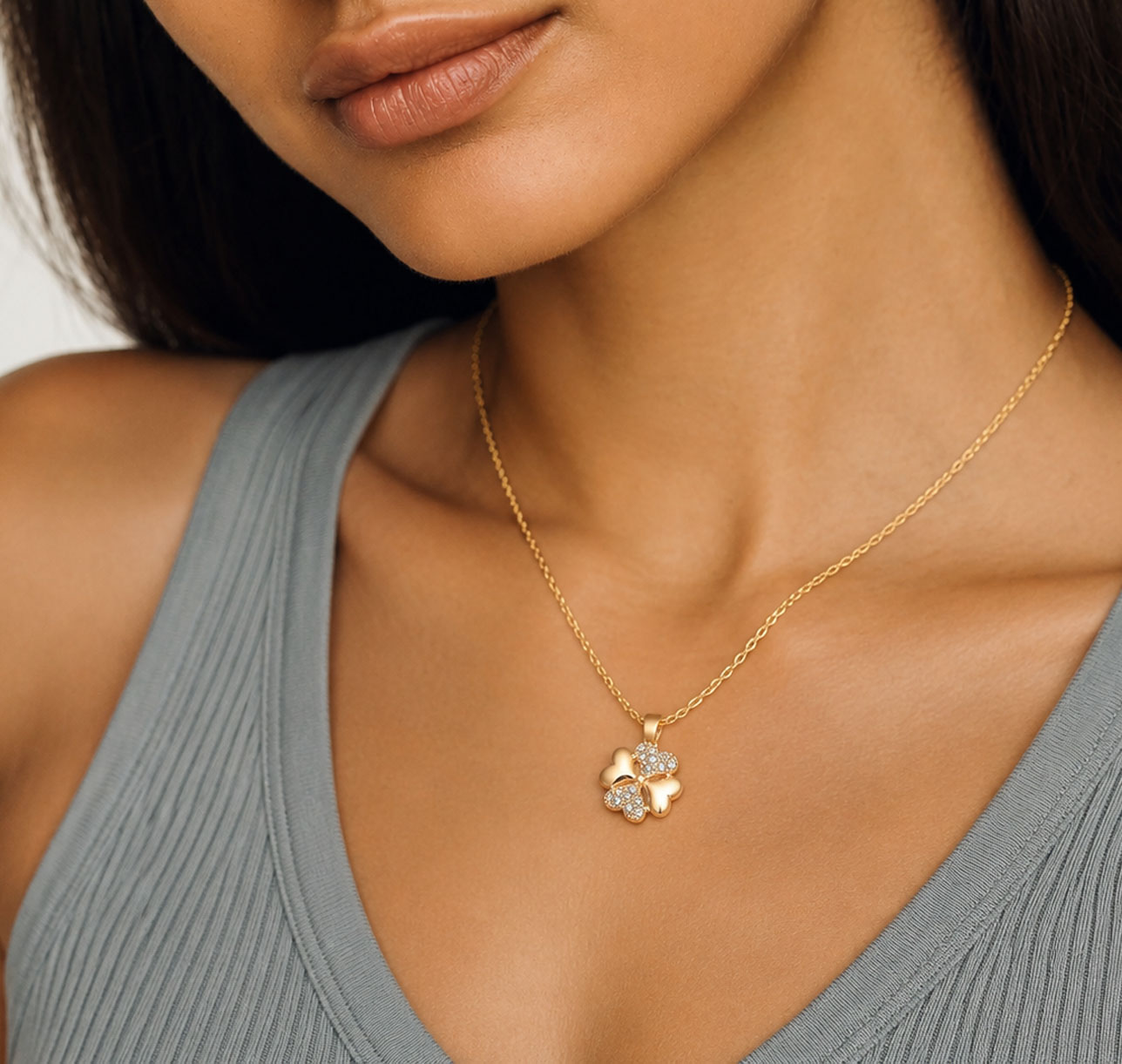 Collar de cadena con dije de trébol Acero Quirúrgico y Cubic Zirconia