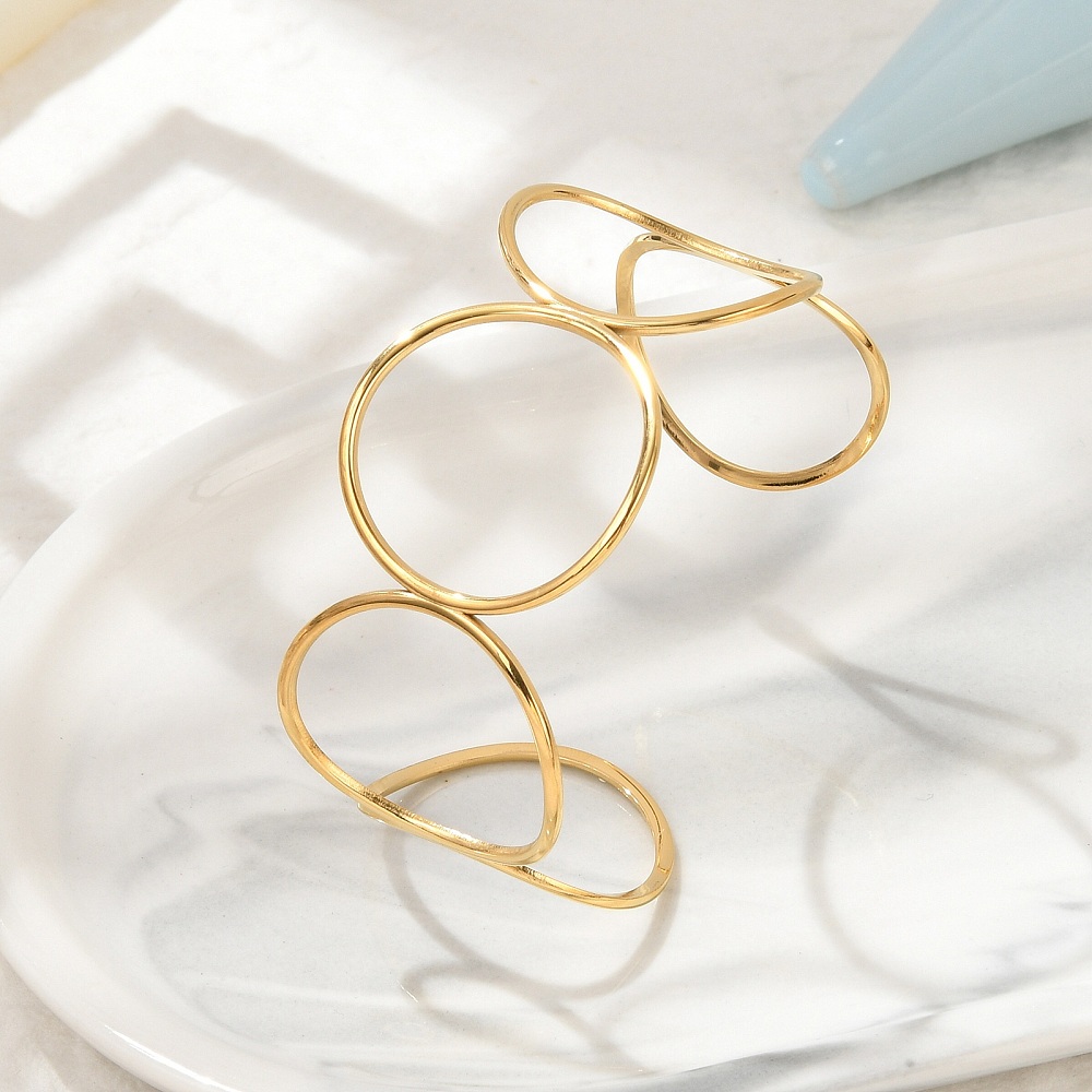 Brazalete Círculos de Acero Inoxidable. Bañados en Oro Real de 18K
