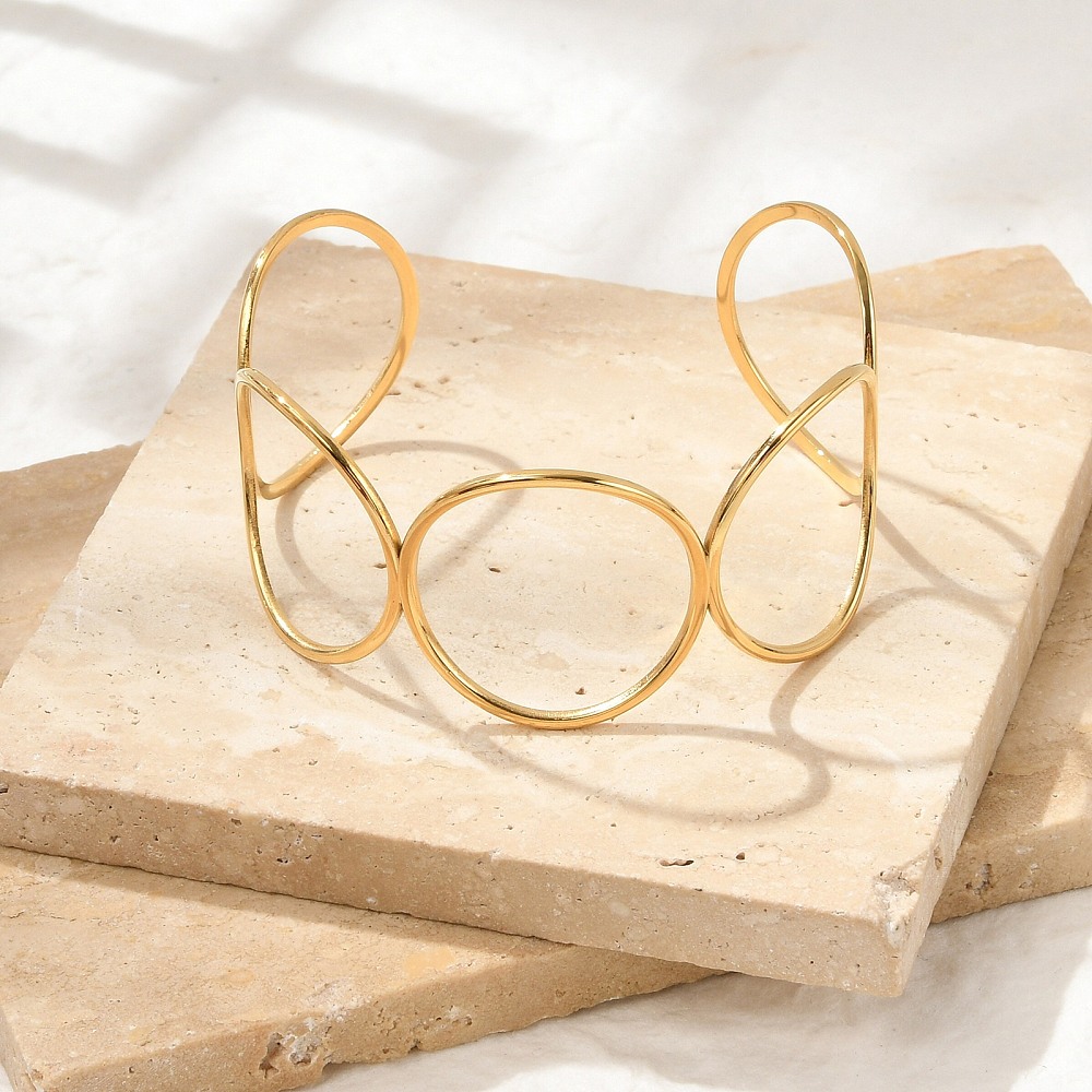 Brazalete Círculos de Acero Inoxidable. Bañados en Oro Real de 18K