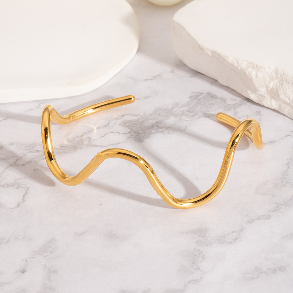 Brazalete de Acero con Baño de Oro 18K