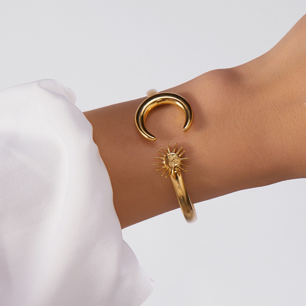 Brazalete de Acero Dorado Sol y Luna