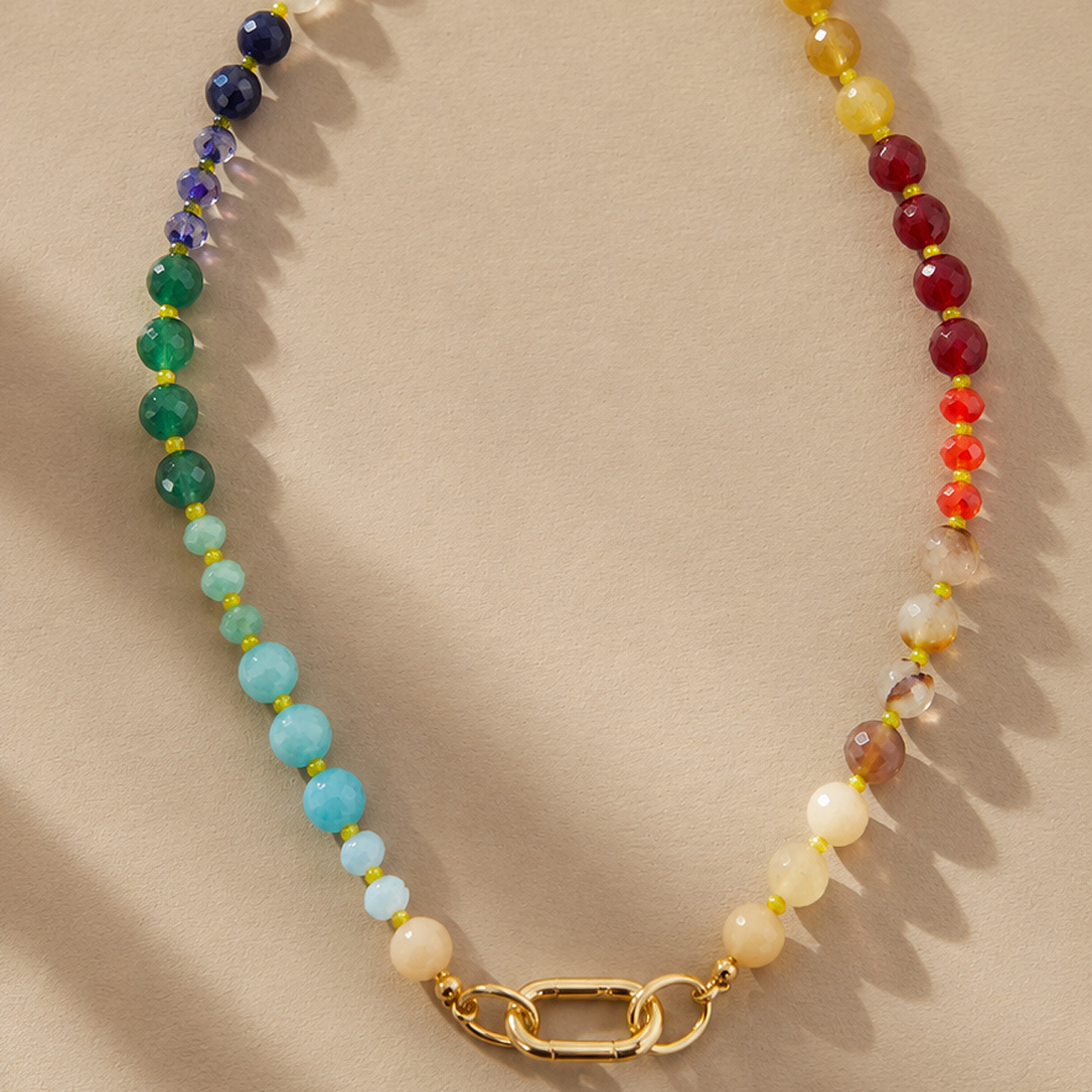 Collar Piedras Naturales y Cierre enchapado en Oro 18k