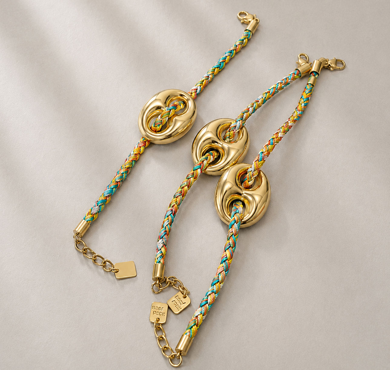 Pulsera Eslabón Enchapado Oro 18k con cordón.