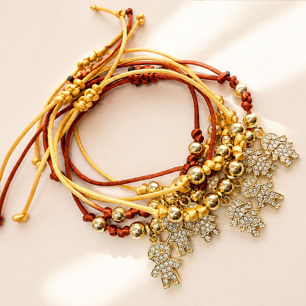 Pulsera Personalizada Hijos Enchapada en Oro real 18k y Cordón Marrón