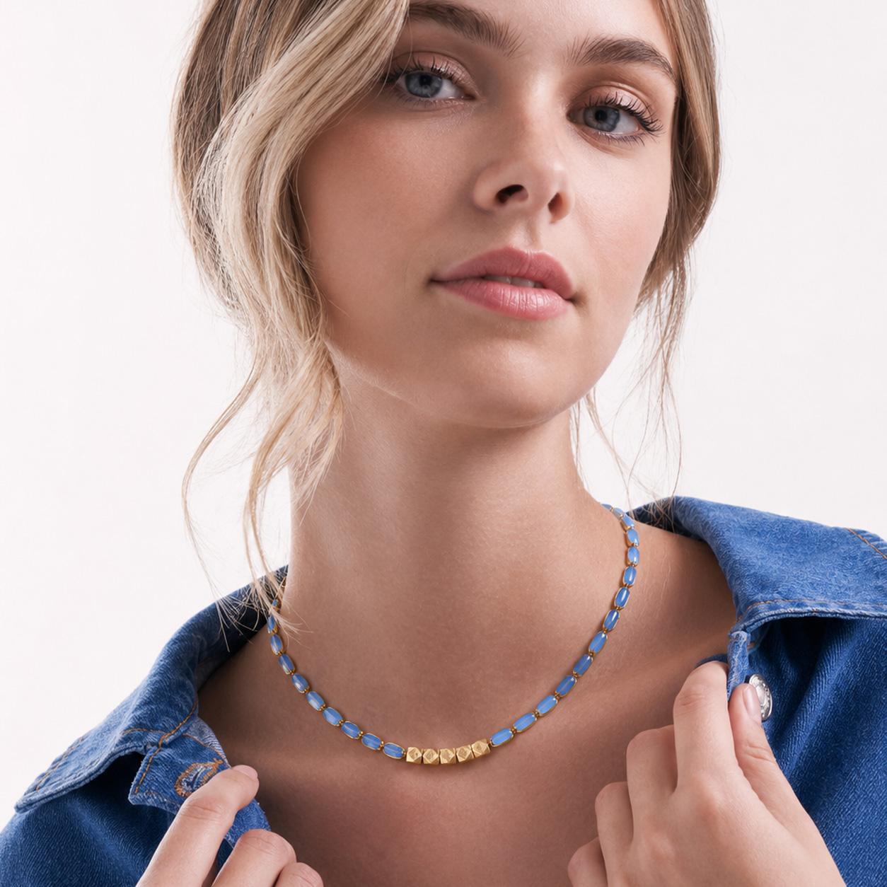 Collar Verano 2027 Corto Cristales Turquesas y Dorado