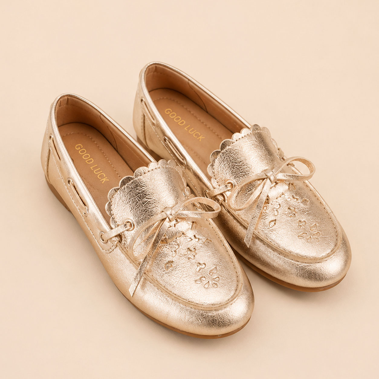 Mocasín de Mujer de Cuero Dorado Calado con Cordon  