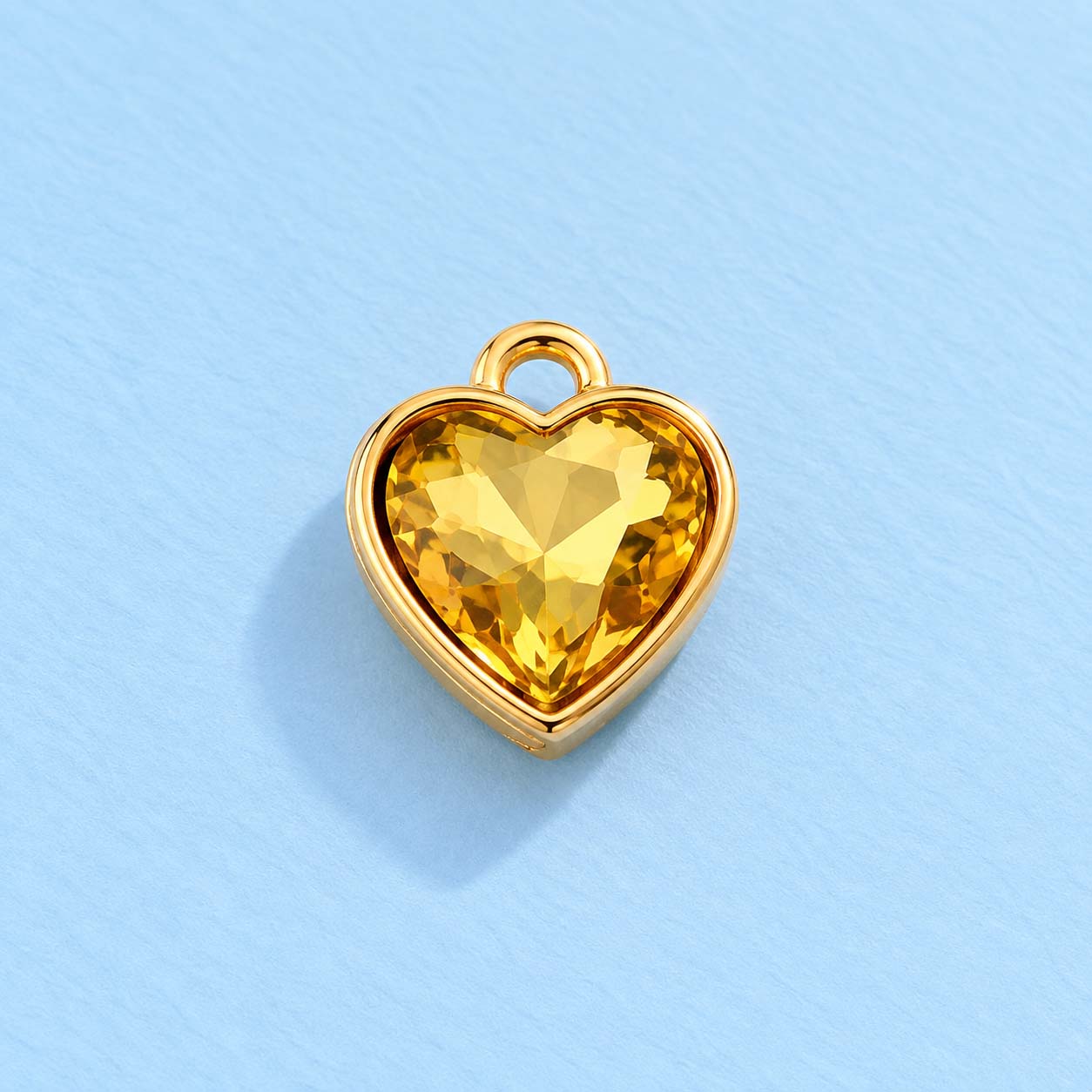Dije Corazón Dorado Arena Ámbar