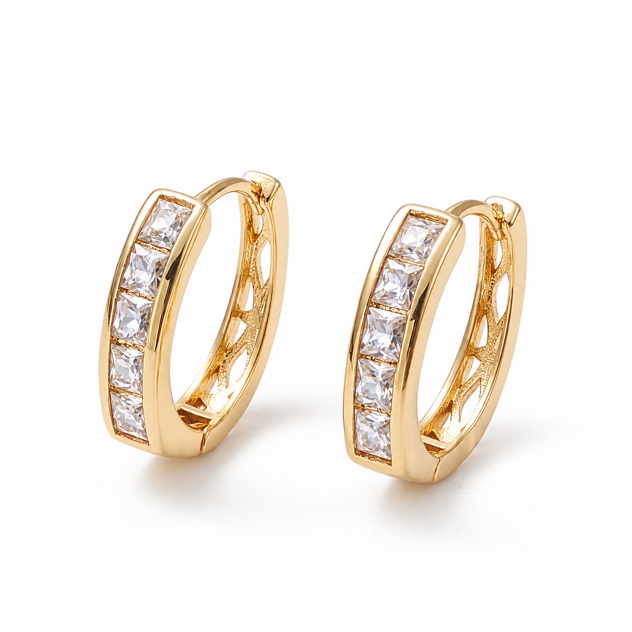 Aros Argolla con Cubic Zirconia Blanco Baño de Oro 18k